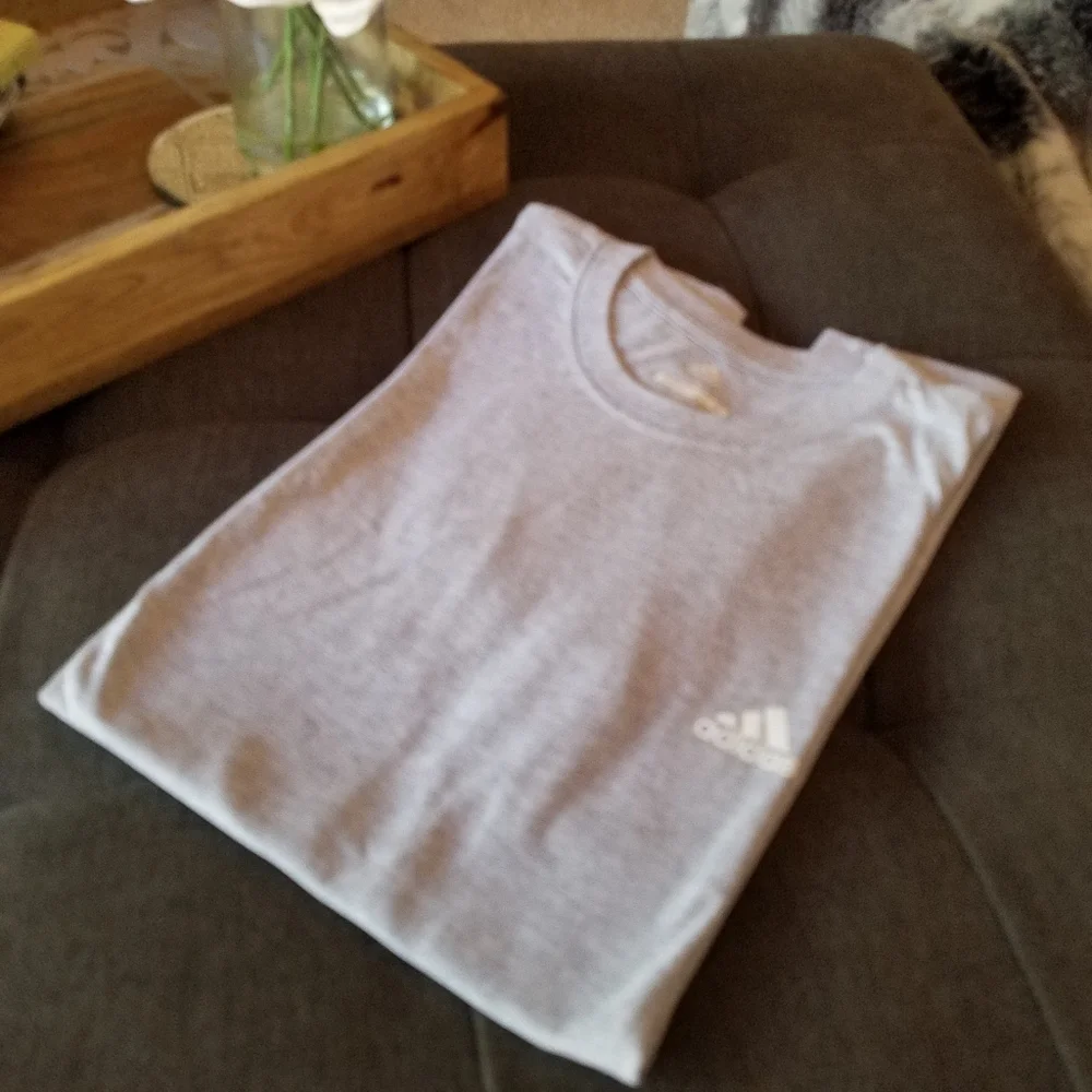 Men’s Adidas Logo Short Sleeve T-shirt Grey NEW with Tags